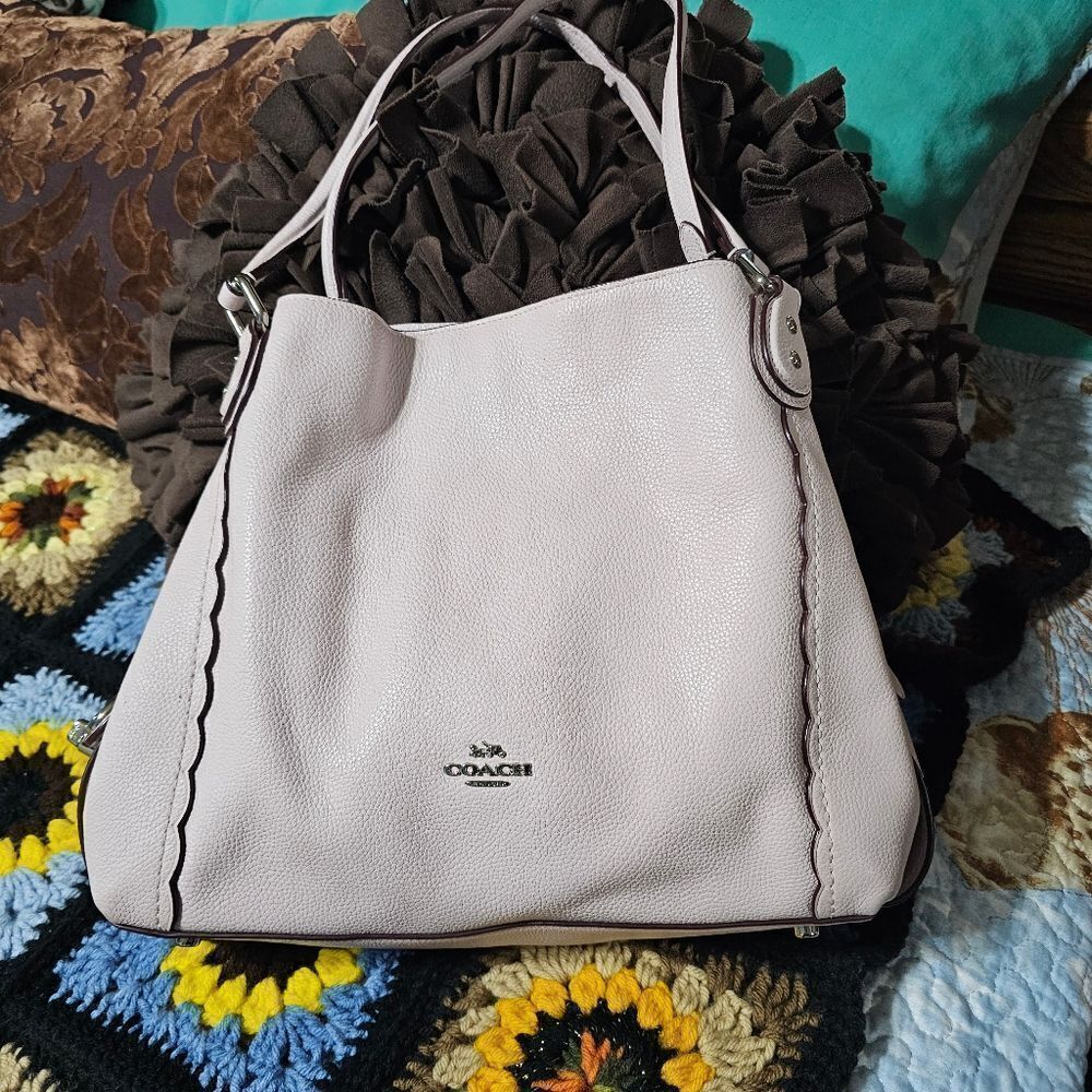 Edie Shoulder Bag 31 With Scalloped Detail in Light Pink Pebbled Leather Purse